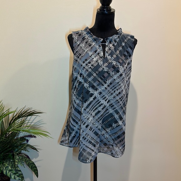 CABI Graph (3451) sleeveless top - Picture 2 of 8